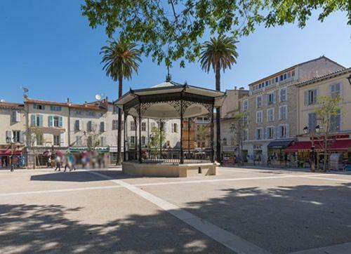 Duplex Fontaine - Appartement Duplex Coeur Vieil Antibes Old City Marche Provencal Dış mekan fotoğraf